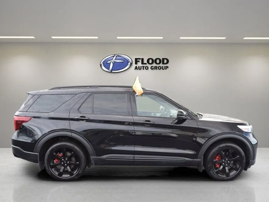 2022 Ford Explorer ST photo 1