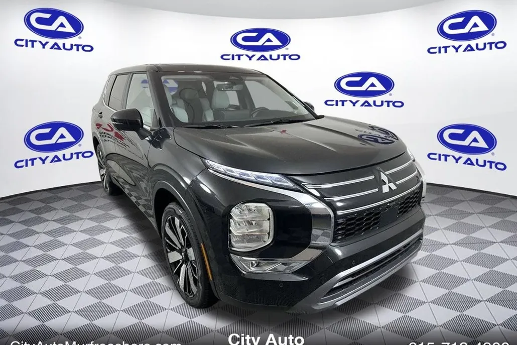 2025 Mitsubishi Outlander SE photo 1