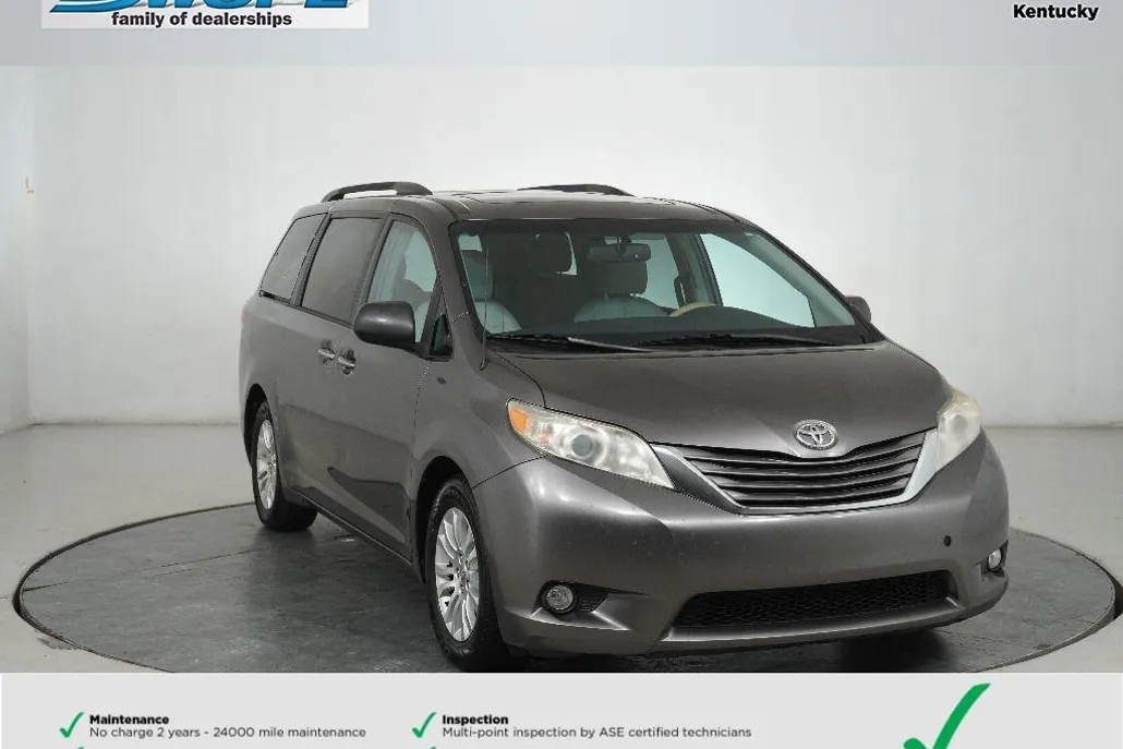2014 Toyota Sienna XLE photo 1