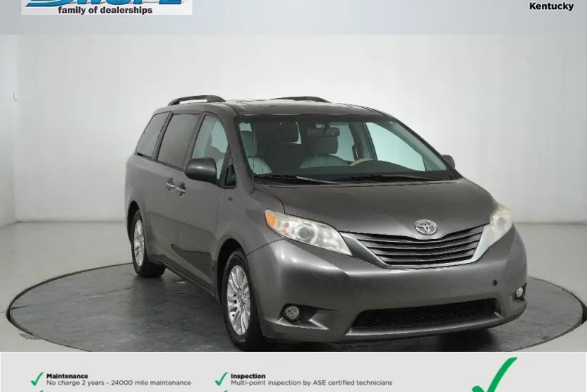 2014 Toyota Sienna XLE photo 1