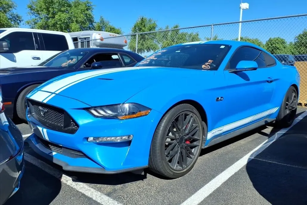 2022 Ford Mustang GT Premium photo 1