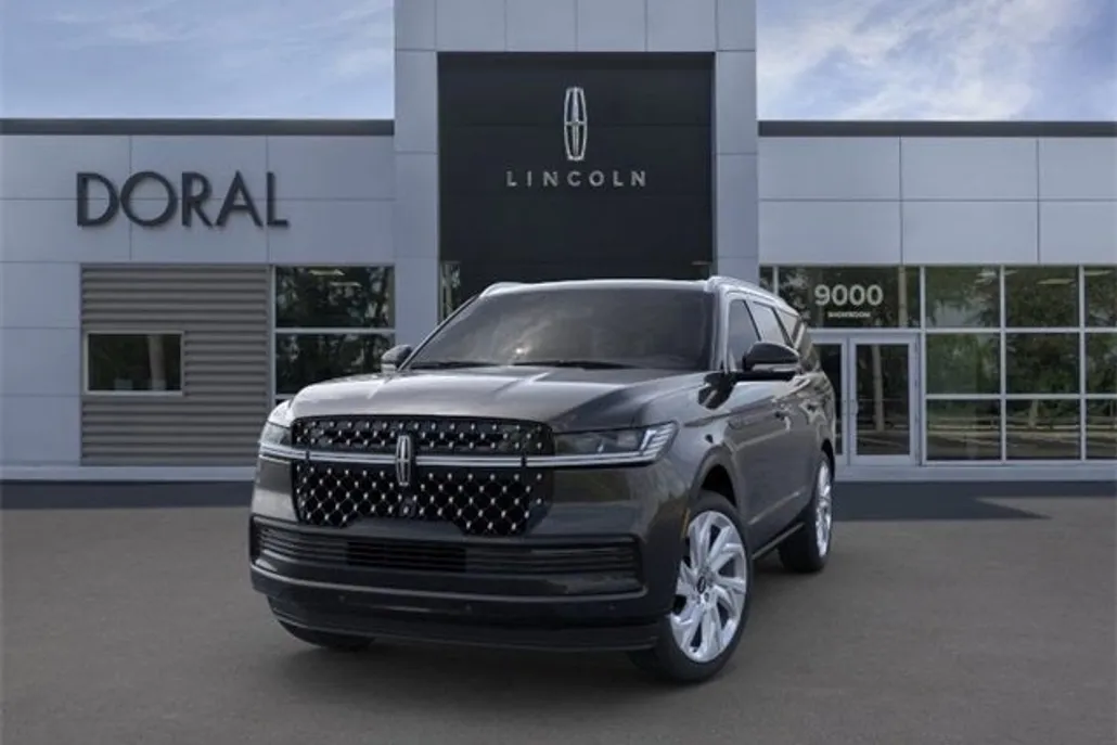 2025 Lincoln Navigator Black Label photo 1