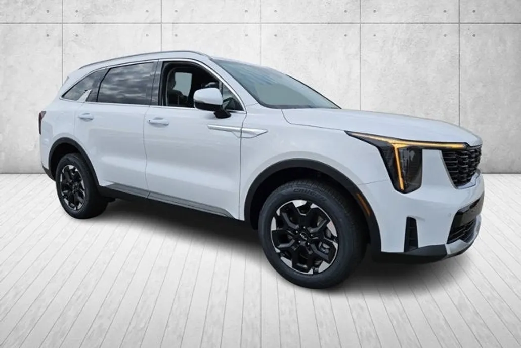 2025 Kia Sorento S photo 1