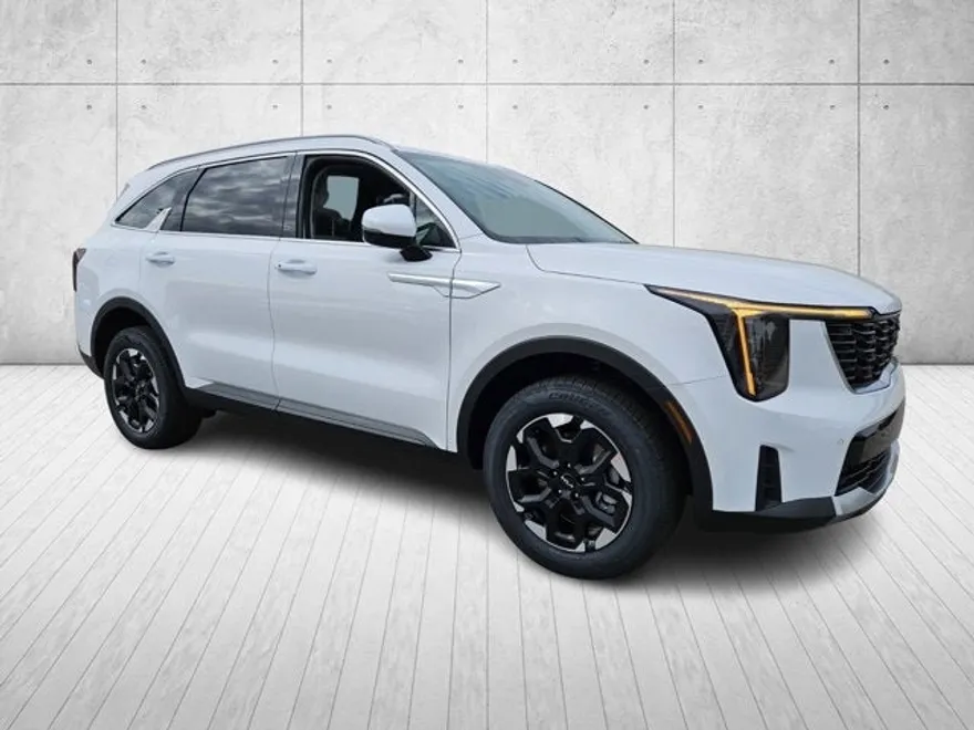 2025 Kia Sorento S photo 1