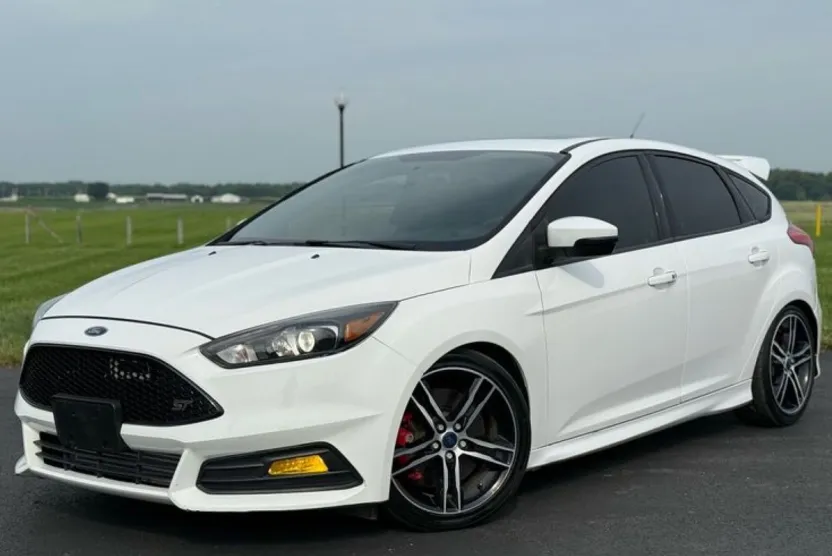 2016 Ford Focus ST photo 1