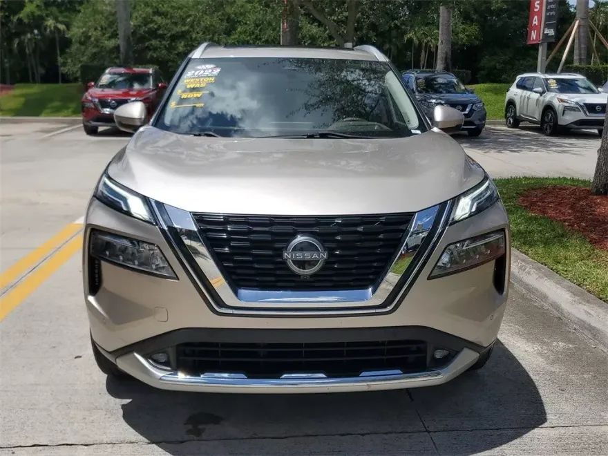 2022 Nissan Rogue Platinum photo 1