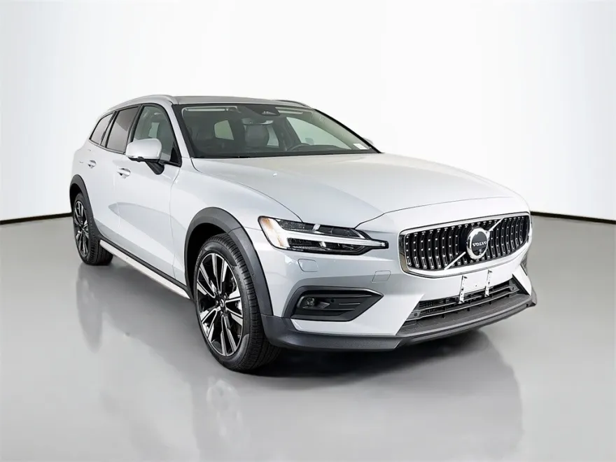 2026 Volvo V60 Cross Country B5 photo 1