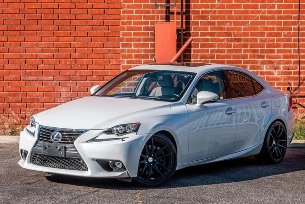 2016 Lexus IS 200t photo 1