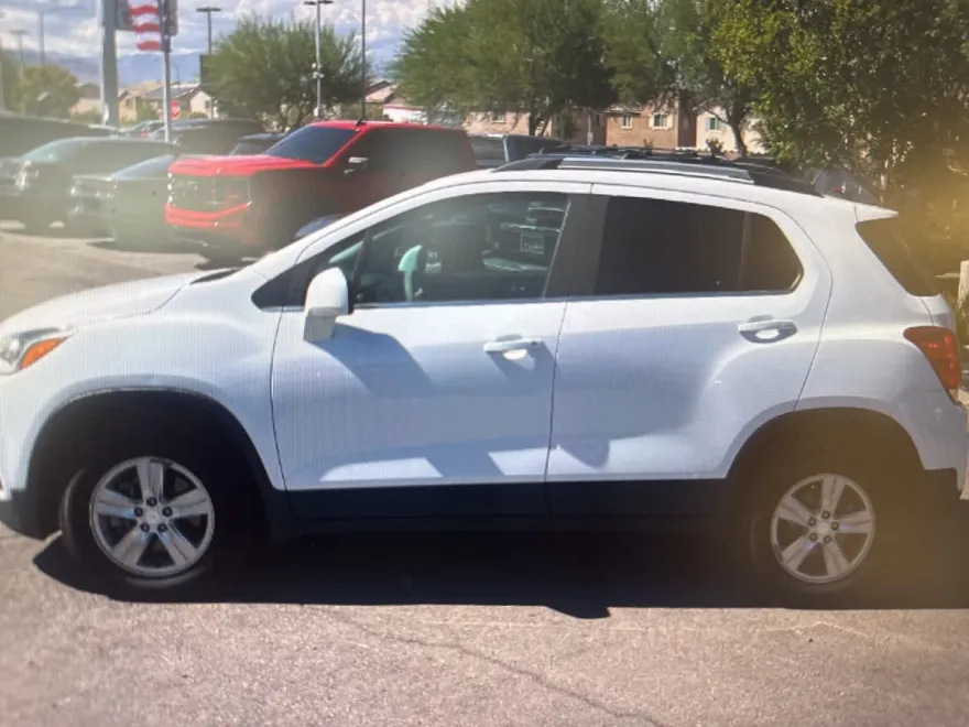 2020 Chevrolet Trax LT photo 1