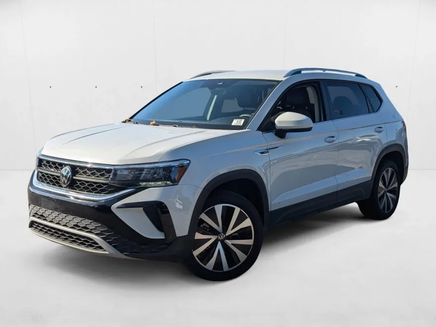 2024 Volkswagen Taos SE photo 1