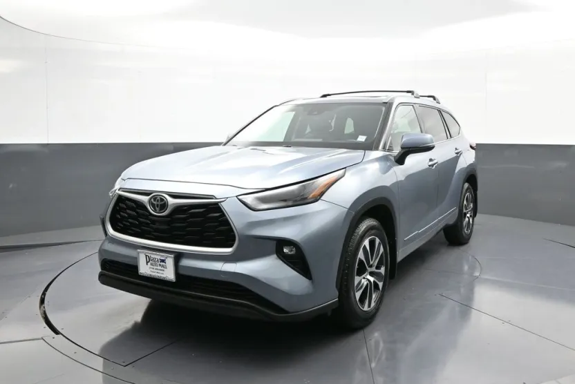 2022 Toyota Highlander XLE photo 1