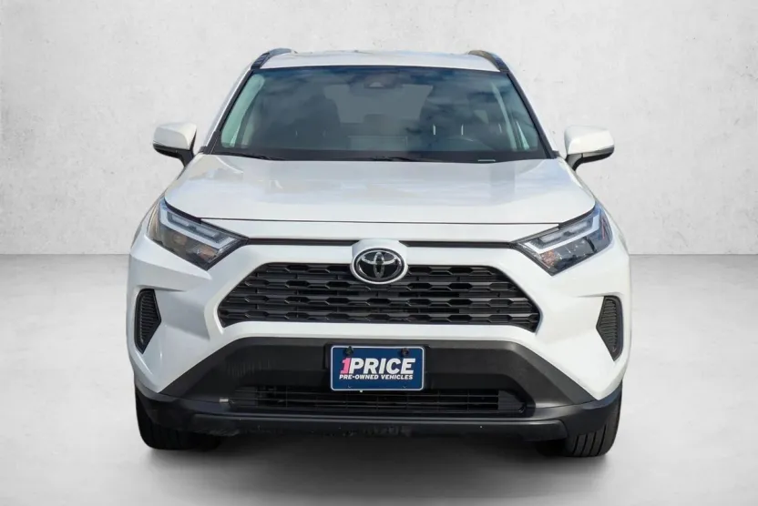2024 Toyota RAV4 XLE photo 1