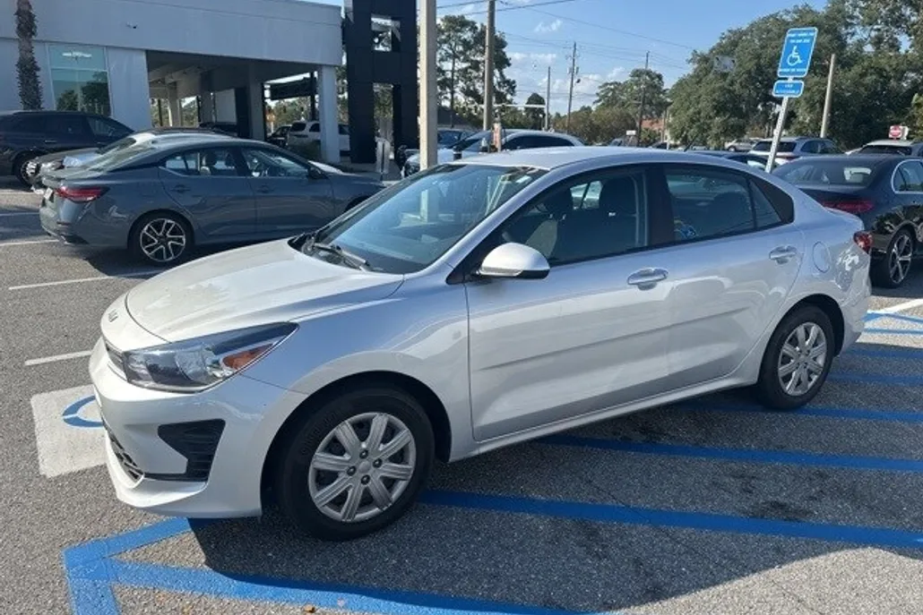 2023 Kia Rio LX photo 1