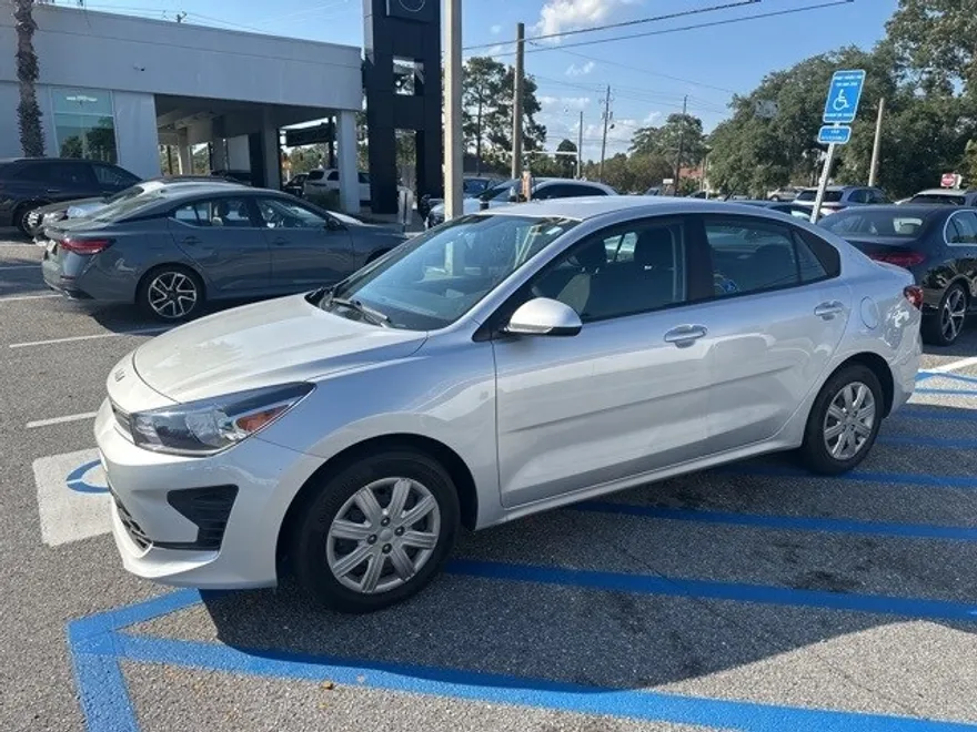 2023 Kia Rio LX photo 1