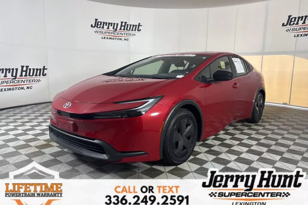 2024 Toyota Prius LE photo 1