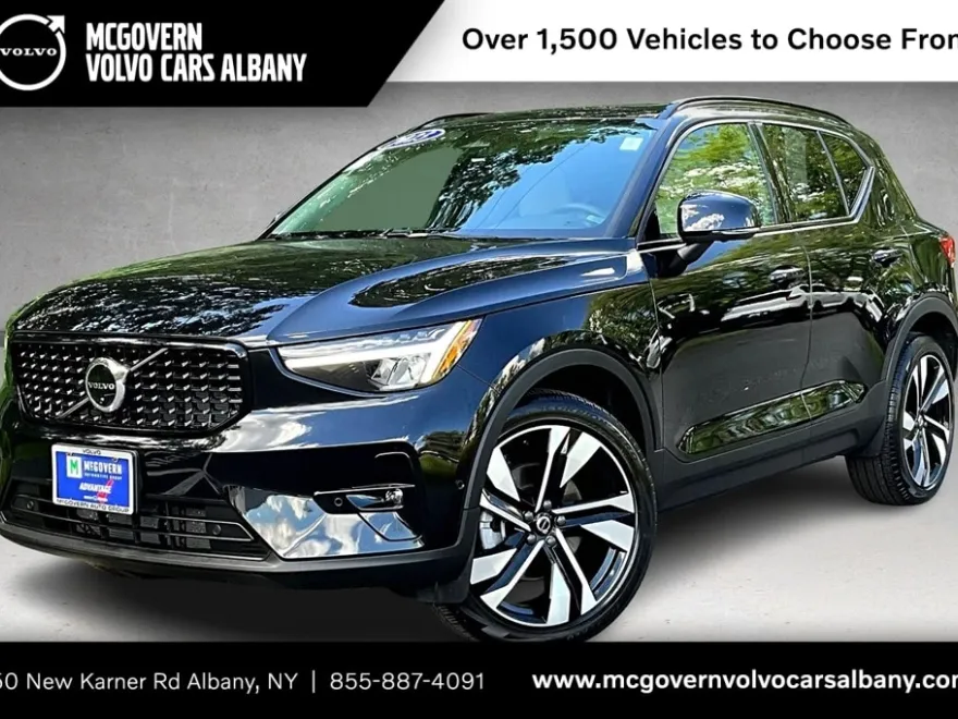2023 Volvo XC40 Plus photo 1