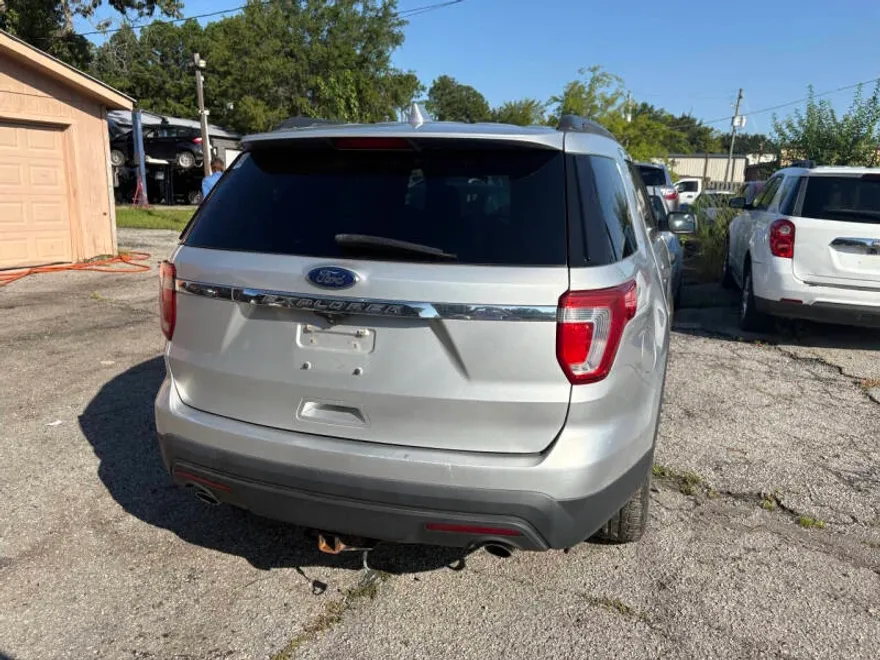 2017 Ford Explorer Base photo 1