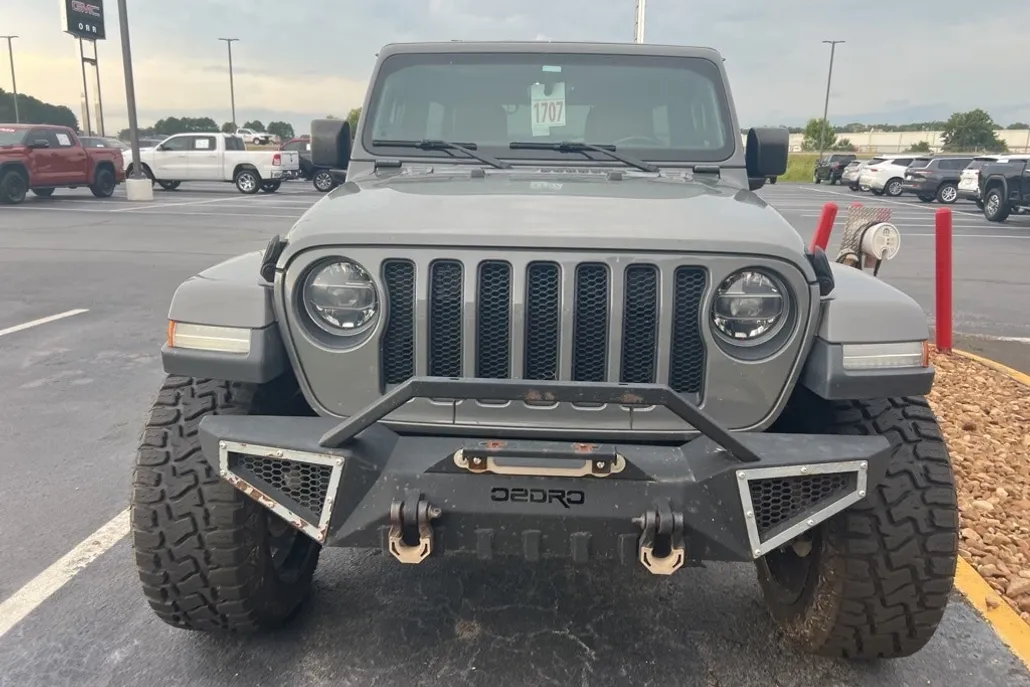 2019 Jeep Wrangler Unlimited Sahara photo 1