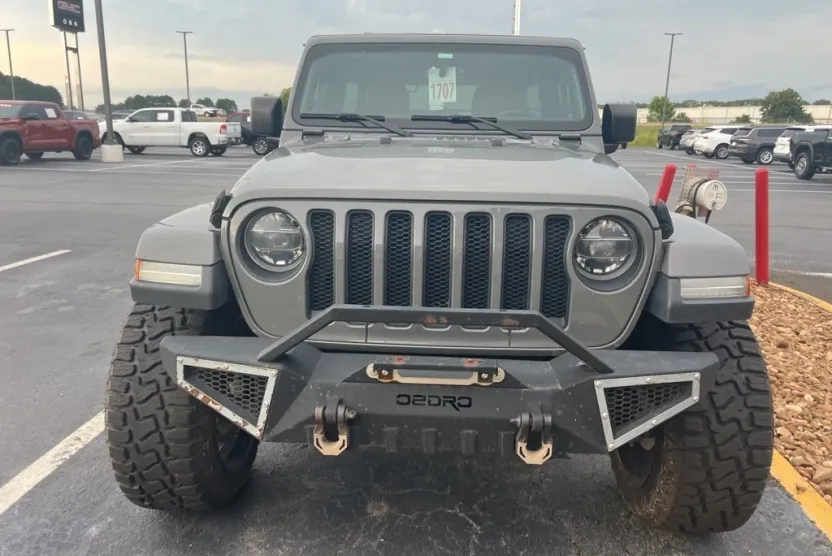 2019 Jeep Wrangler Unlimited Sahara photo 1
