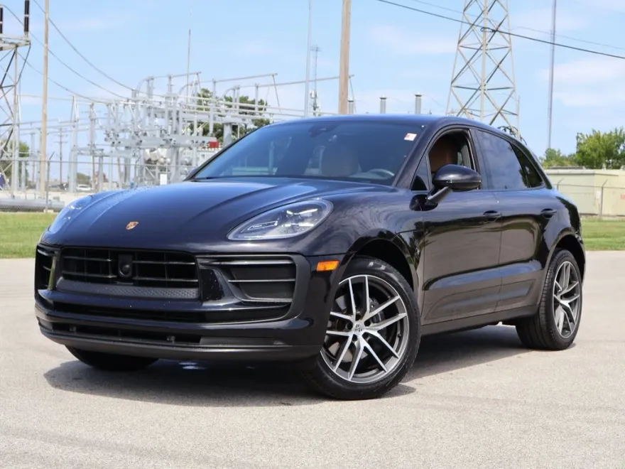 2024 Porsche Macan T photo 1