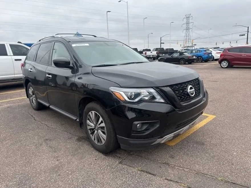 2020 Nissan Pathfinder S photo 1