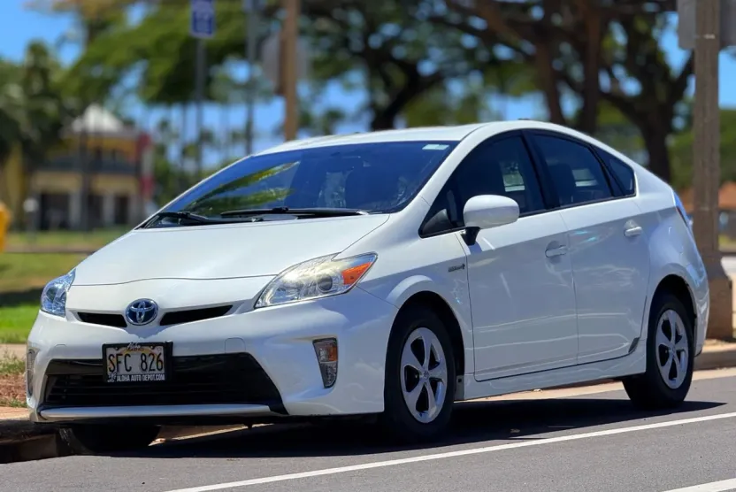 2014 Toyota Prius Two photo 1