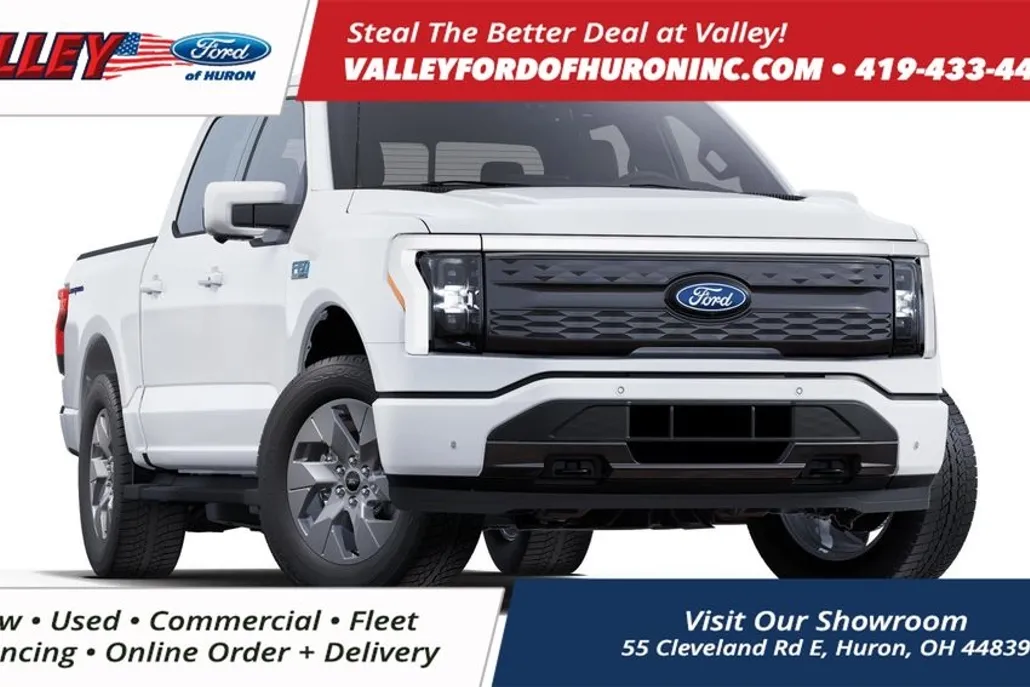 2025 Ford F-150 Lightning Lariat photo 1