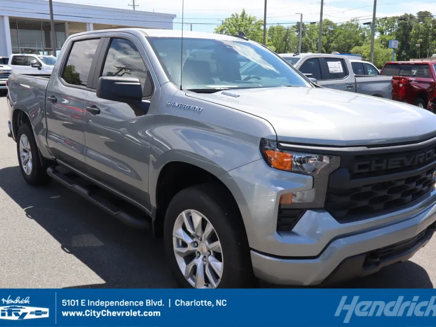 2025 Chevrolet Silverado 1500 Custom photo 1