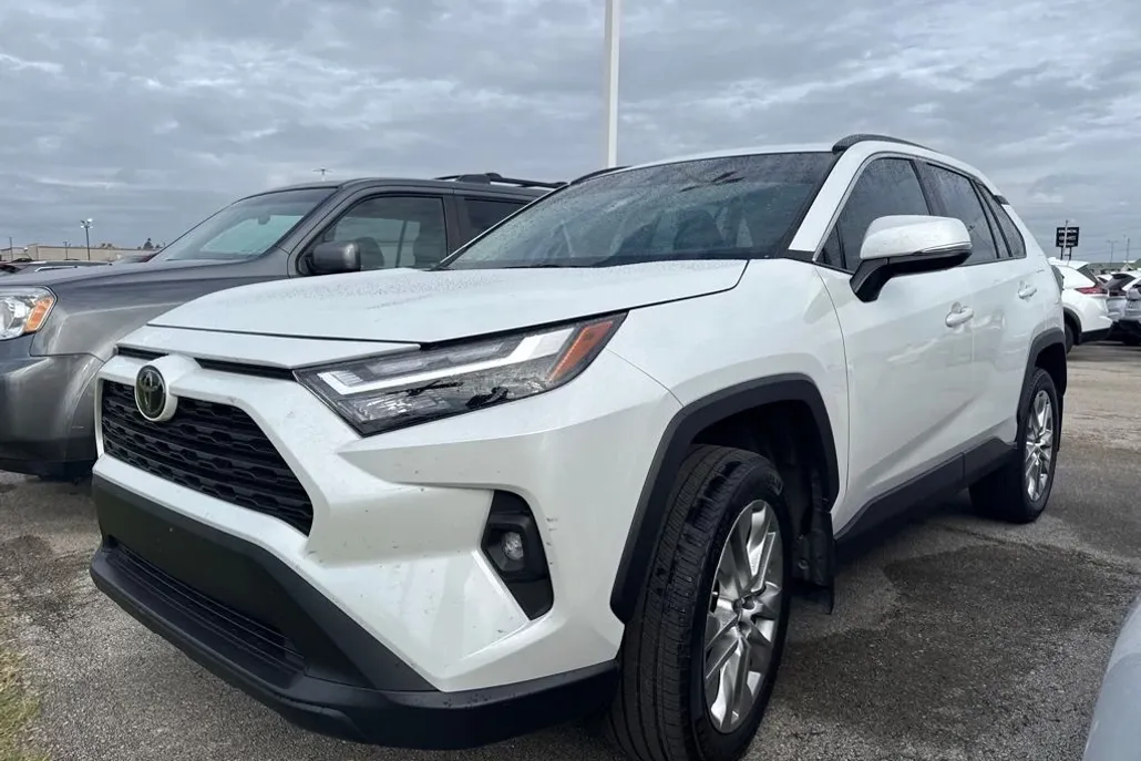 2024 Toyota RAV4 XLE Premium photo 1