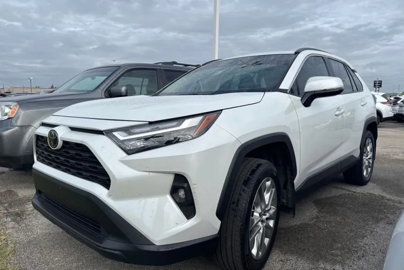 2024 Toyota RAV4 XLE Premium photo 1