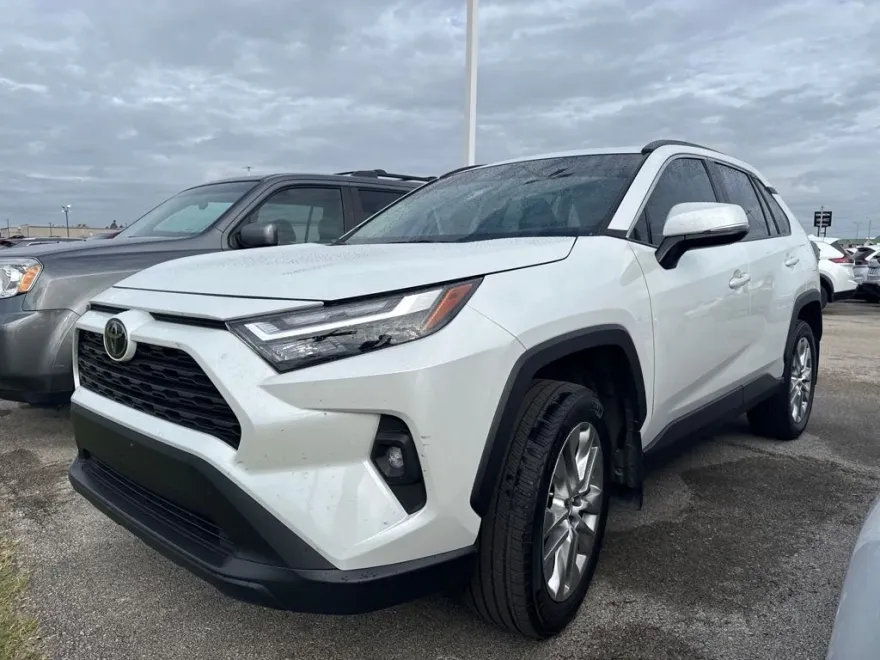 2024 Toyota RAV4 XLE Premium photo 1