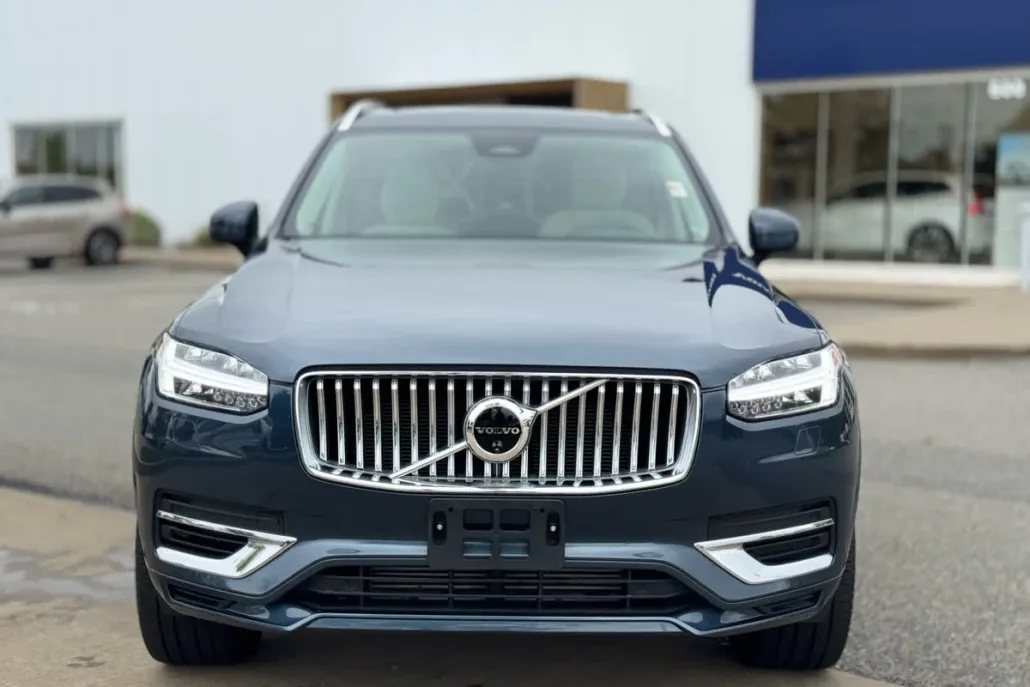 2024 Volvo XC90 T8 Plus photo 1
