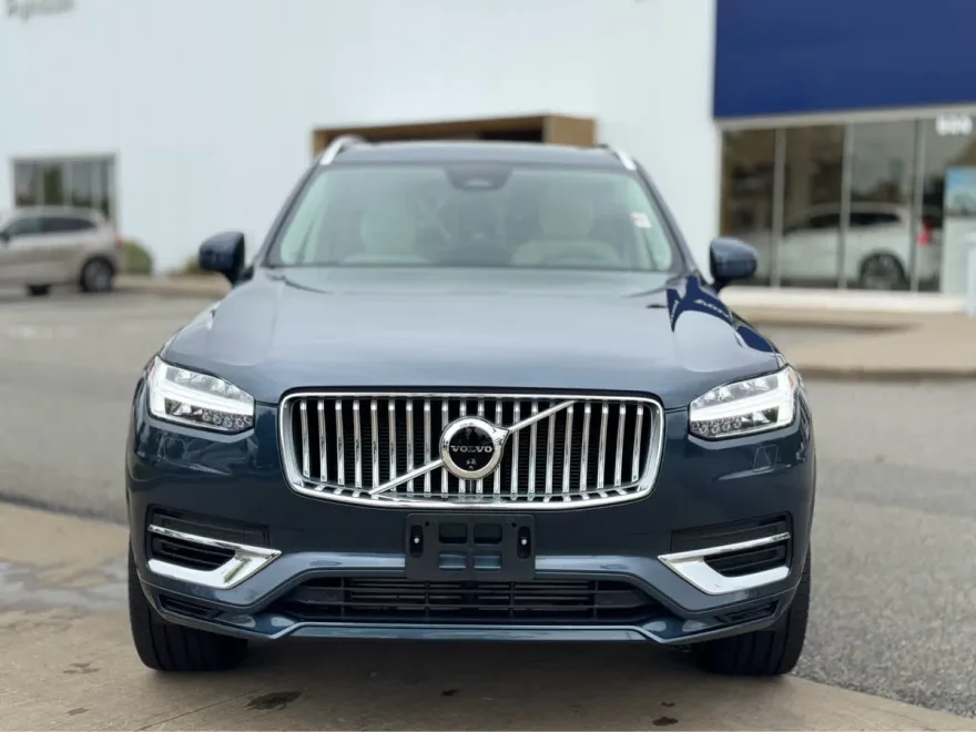 2024 Volvo XC90 T8 Plus photo 1