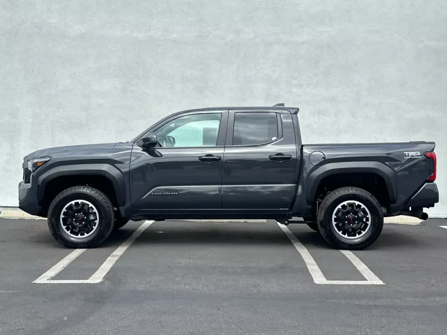 2025 Toyota Tacoma TRD Off-Road photo 1