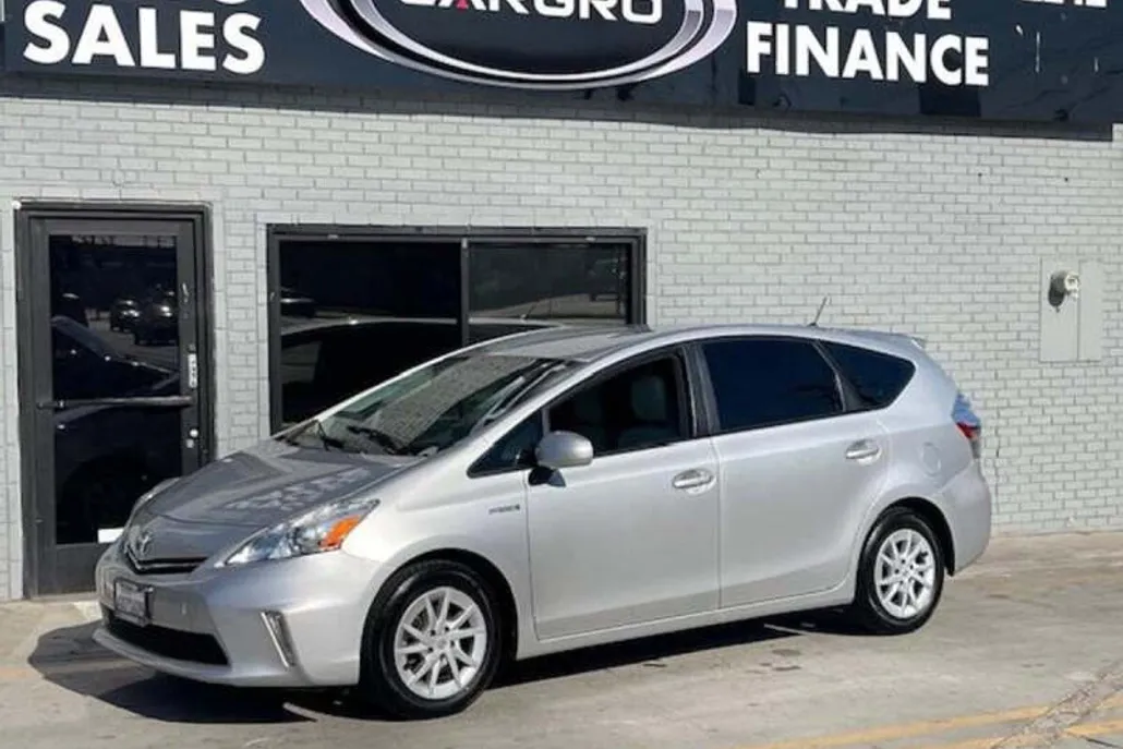 2012 Toyota Prius V Two photo 1