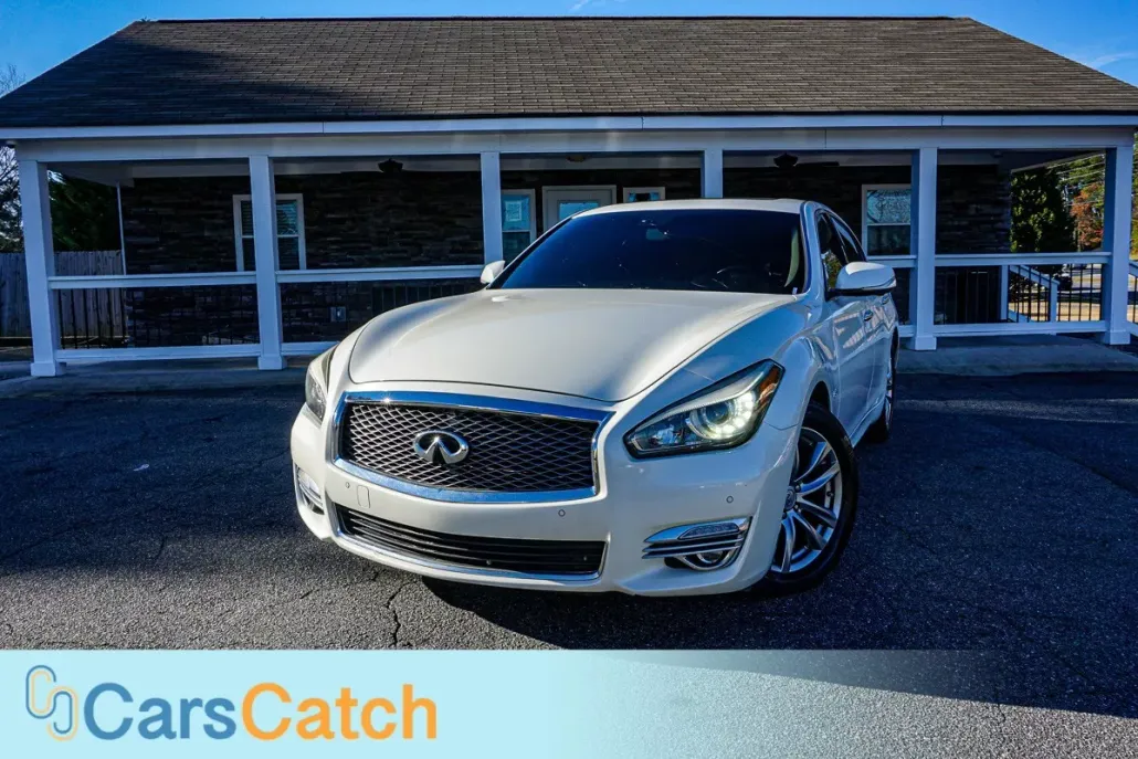 2016 Infiniti Q70 photo 1