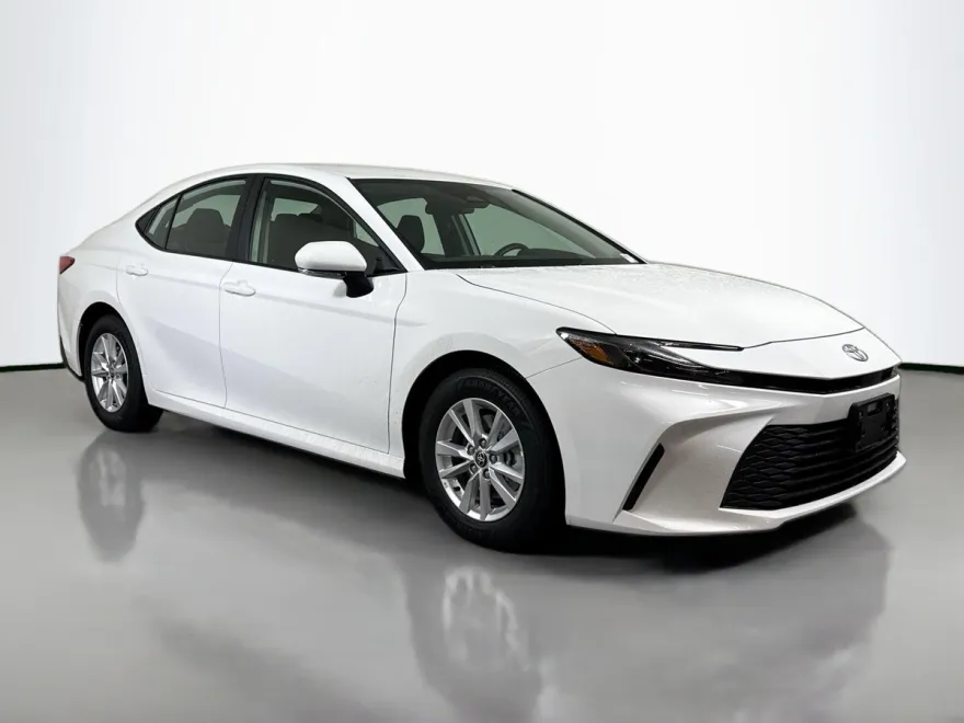 2025 Toyota Camry LE photo 1