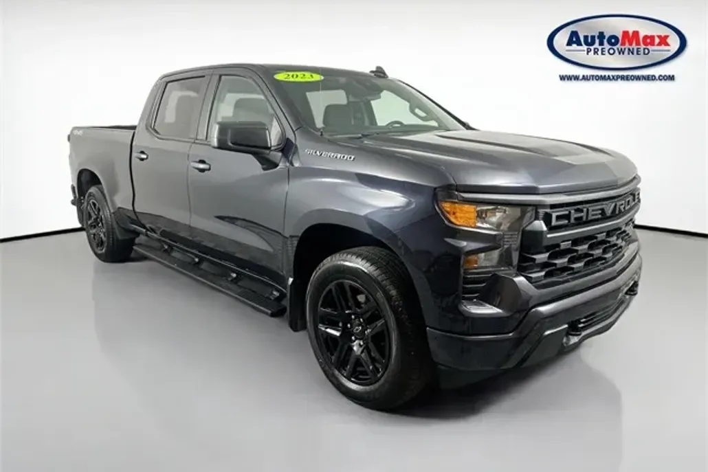 2023 Chevrolet Silverado 1500 Custom photo 1