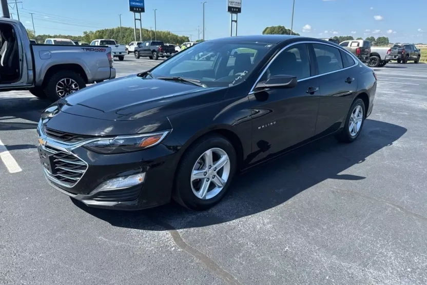 2024 Chevrolet Malibu 1LT photo 1