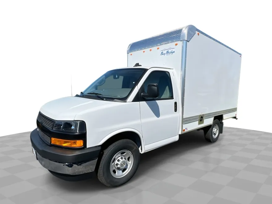 2025 Chevrolet Express Cutaway 3500 photo 1