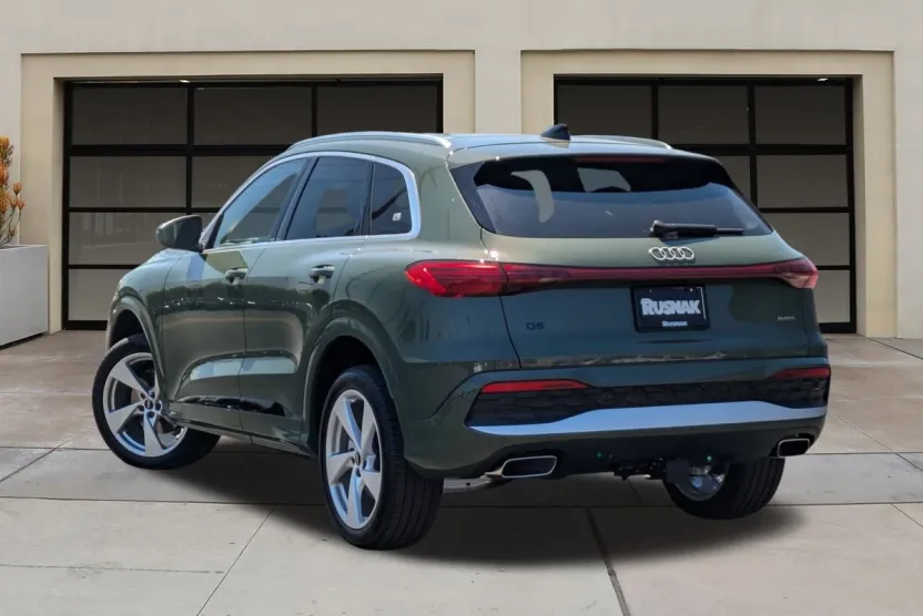 2025 Audi Q5 2.0T Premium Plus photo 1