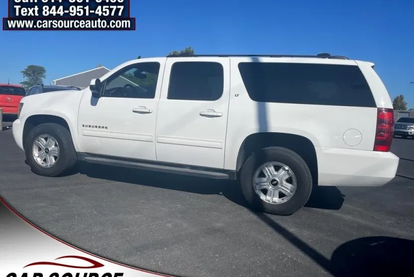 2012 Chevrolet Suburban LT photo 1