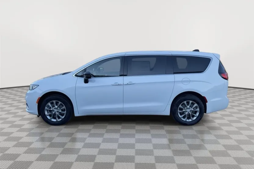 2026 Chrysler Pacifica photo 1