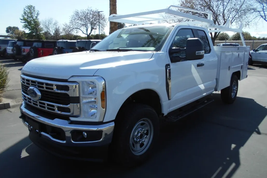 2025 Ford F-350 photo 1