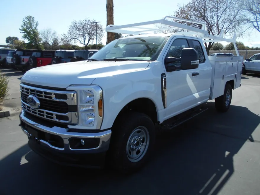 2025 Ford F-350 photo 1