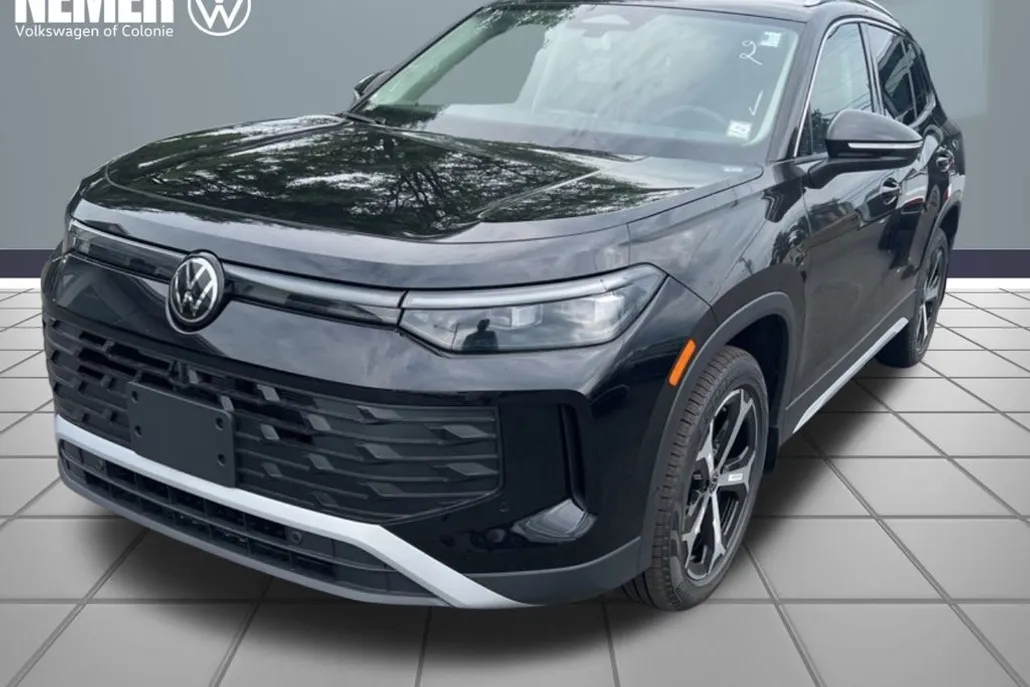 2025 Volkswagen Tiguan SE photo 1