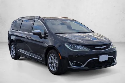 2018 Chrysler Pacifica Limited photo 3