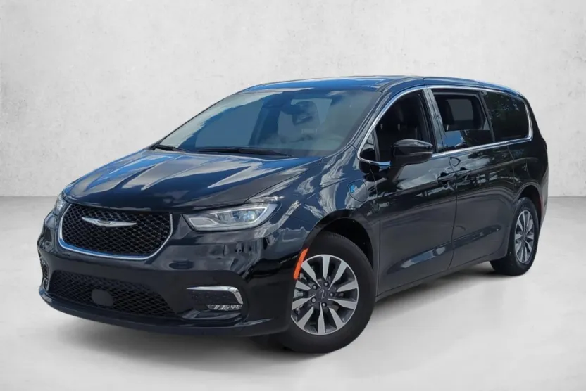 2025 Chrysler Pacifica Hybrid photo 1