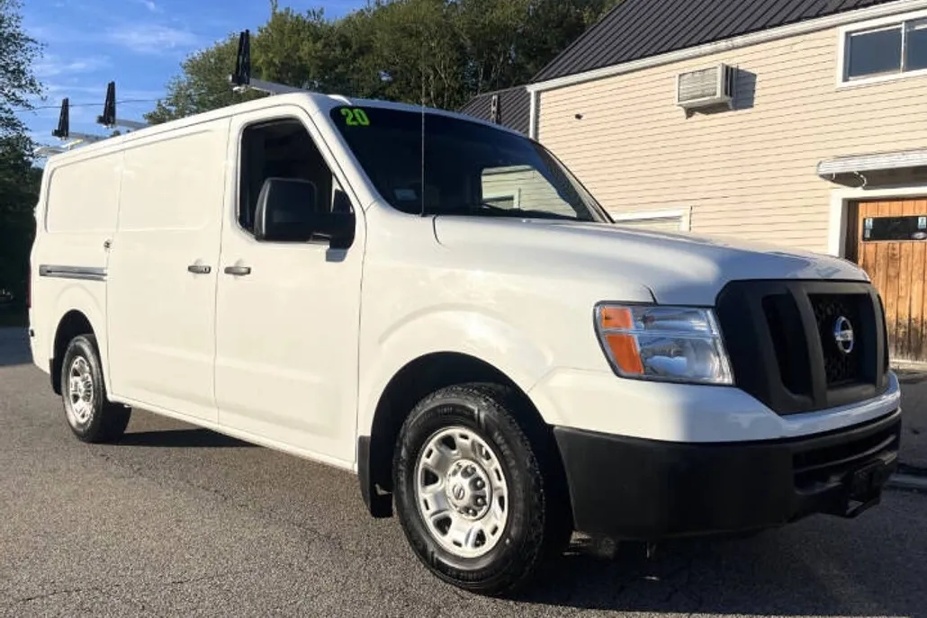 2020 Nissan NV2500 HD SV photo 1