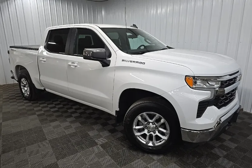 2022 Chevrolet Silverado 1500 LT photo 1